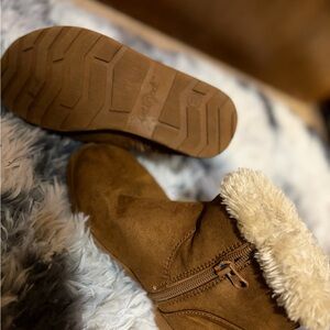 Cat & Jack Brown Kids Boots with Cream Fur